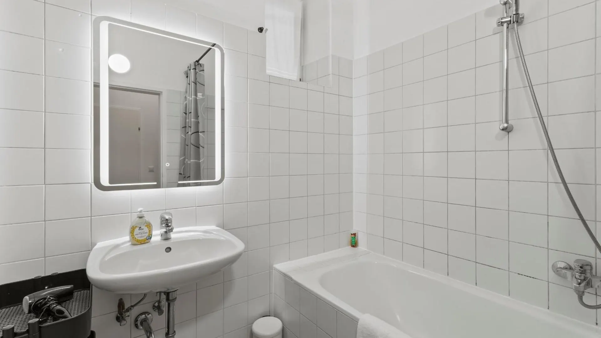 1 Bedroom Garden Apartment Near Schoenbrunn Vienna