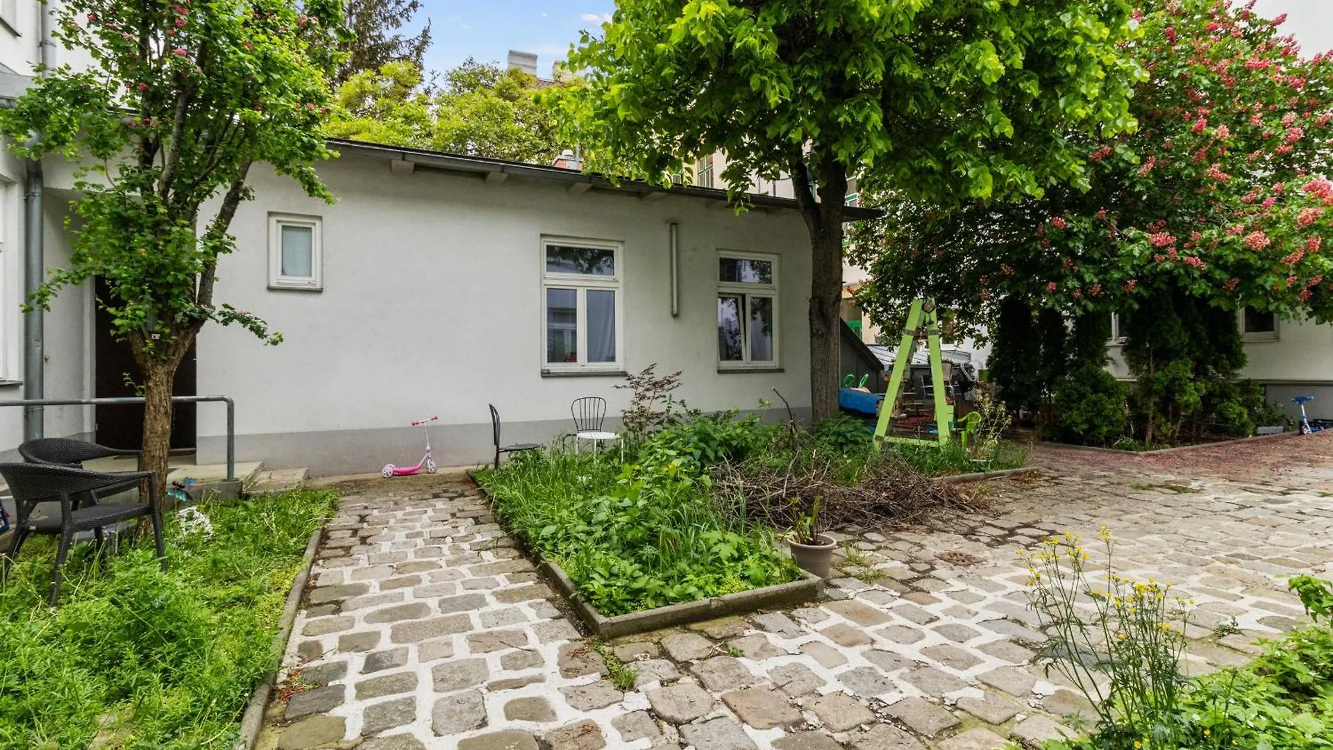1 Bedroom Garden Apartment Near Schoenbrunn Vienna